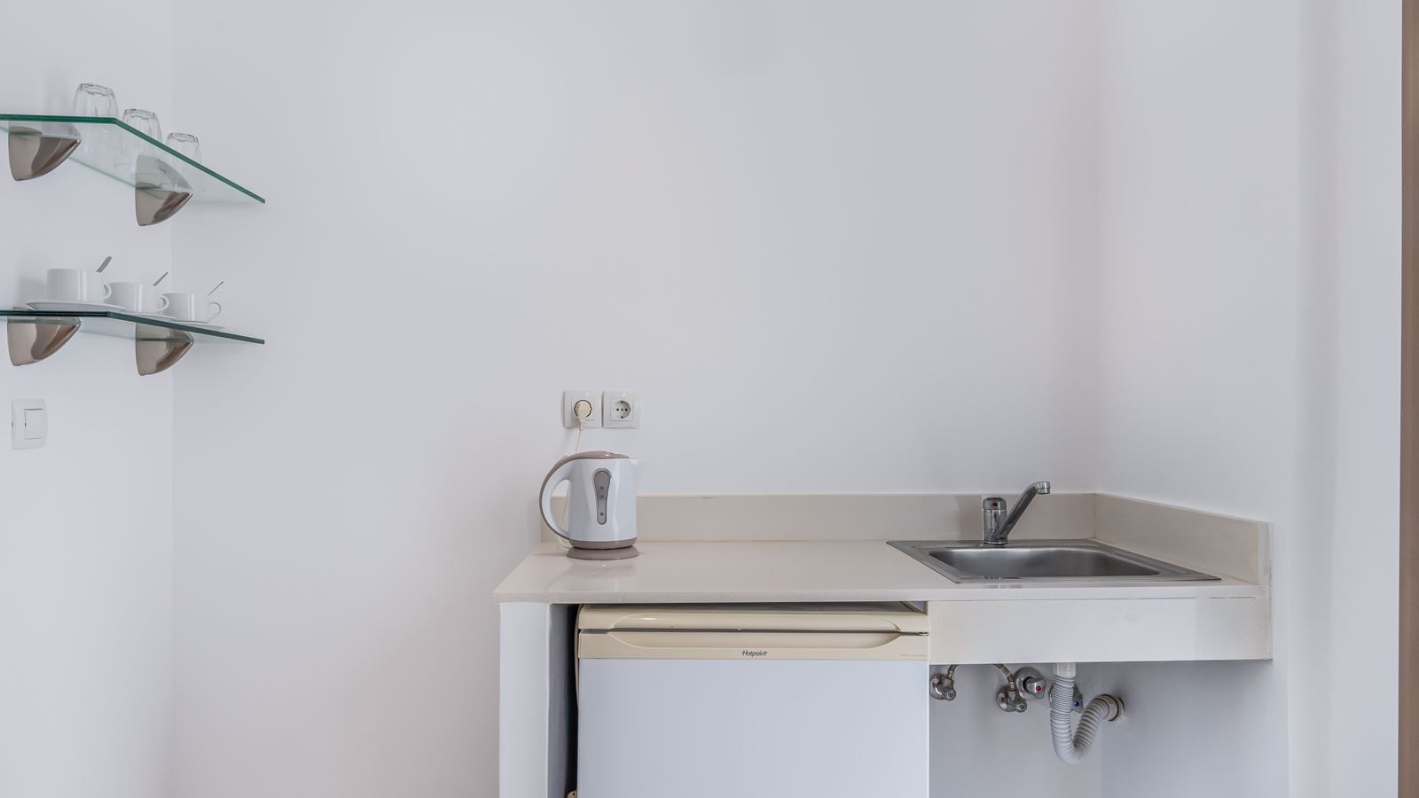 rooms-standard-1-bedroom-triple-apartment-balcony-or-terrace