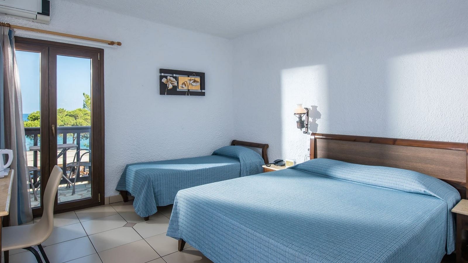 rooms-room-double-sideseaview-balcony-or-terrace