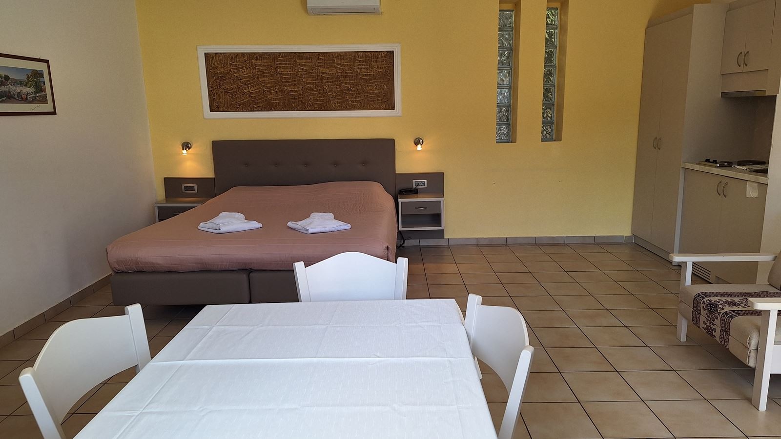 rooms-studio-with-pool-view