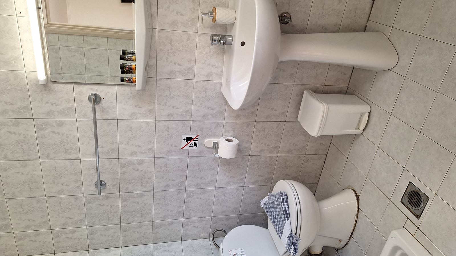 rooms-studio-with-pool-view