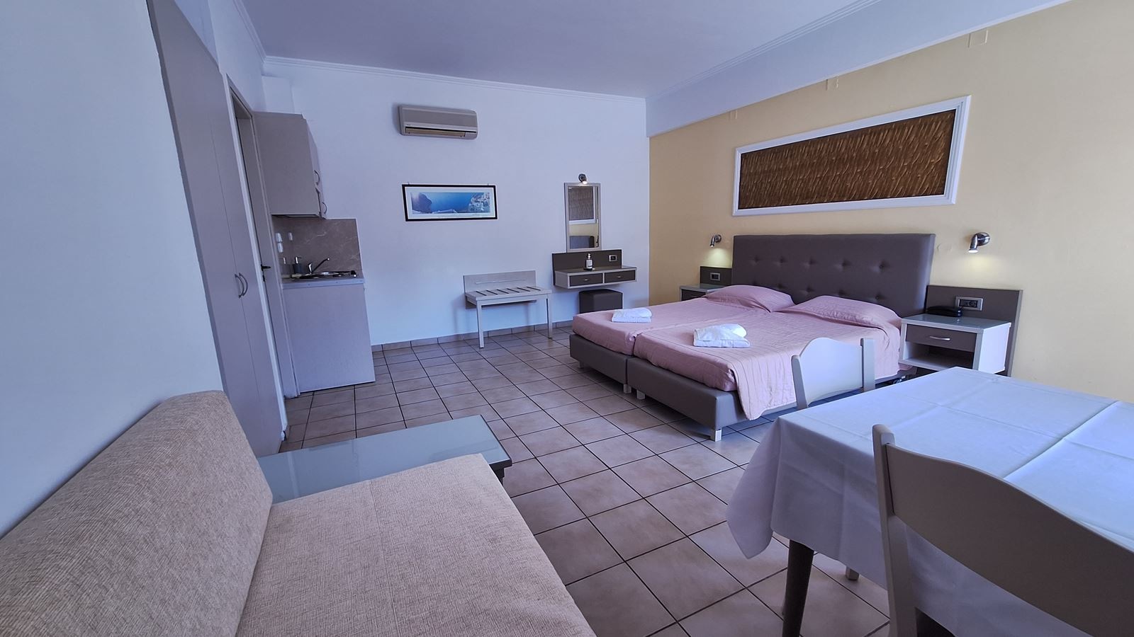 rooms-studio-with-pool-view