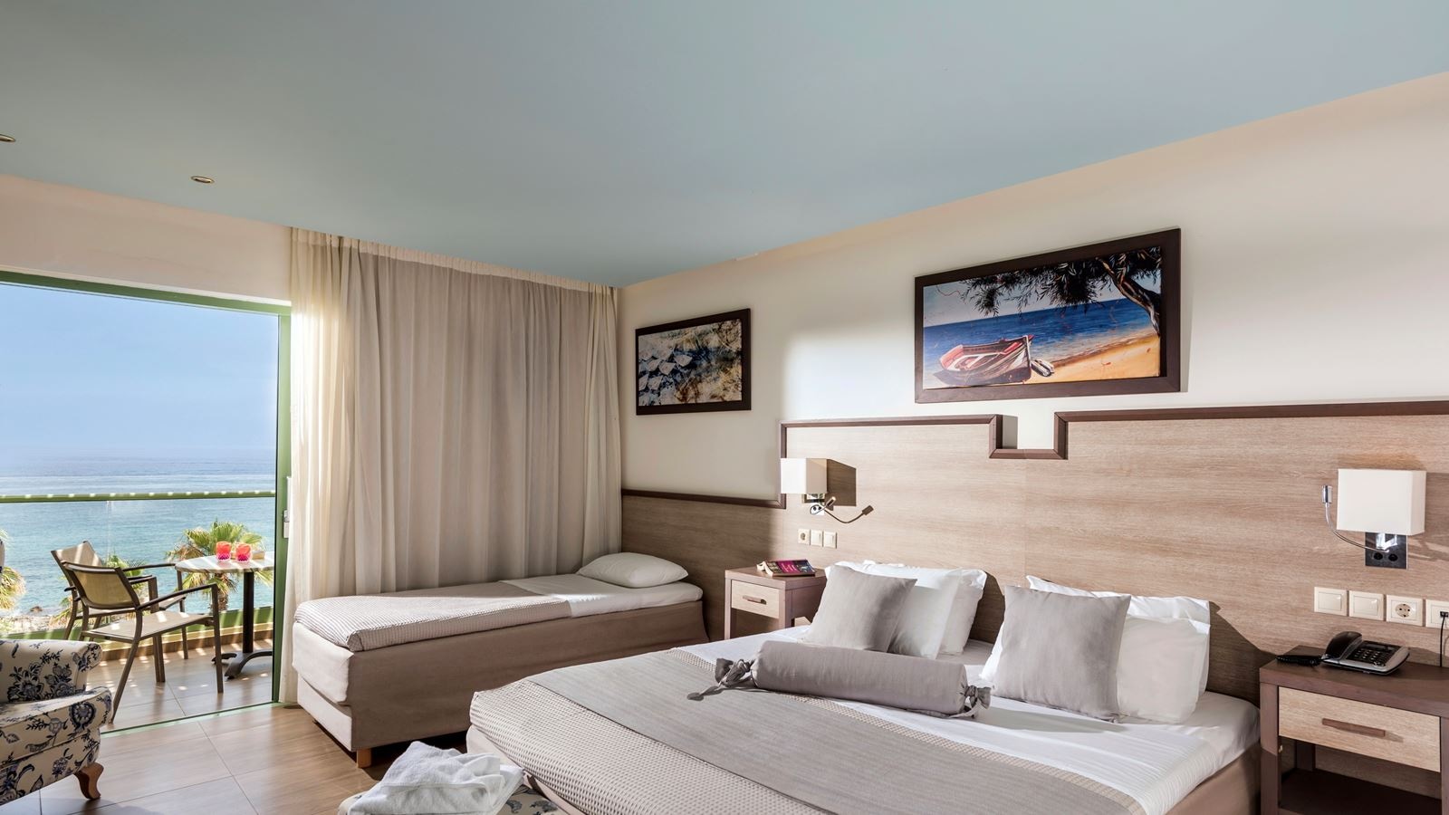 rooms-suite-open-plan-sea-view-balcony-or-terrace