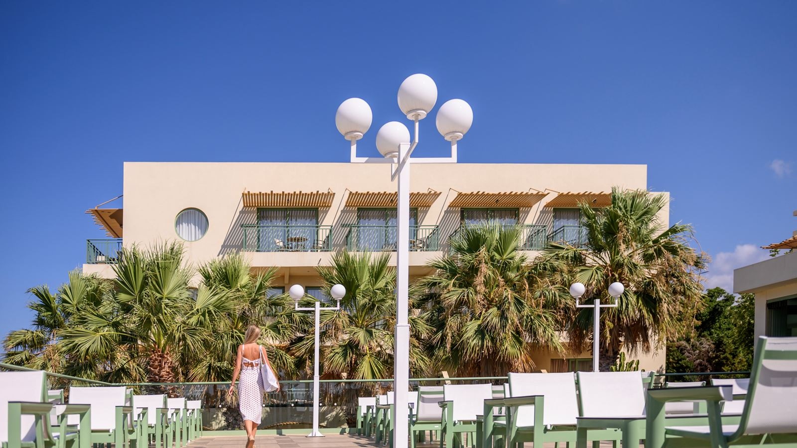 restaurants-helios-lobby-bar