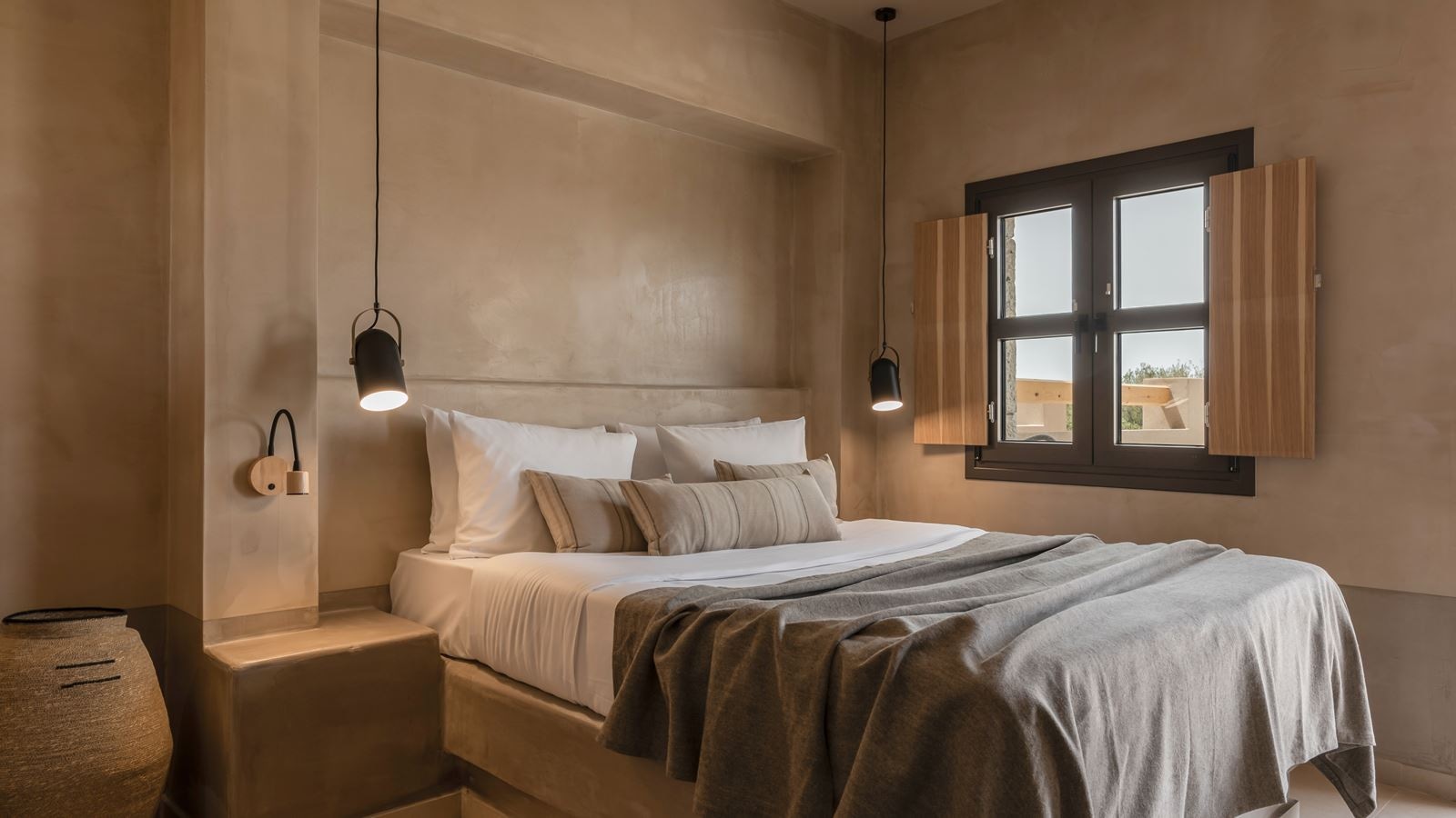 rooms-kamares-double-timeless-classic-land-view-balcony-or-terrace