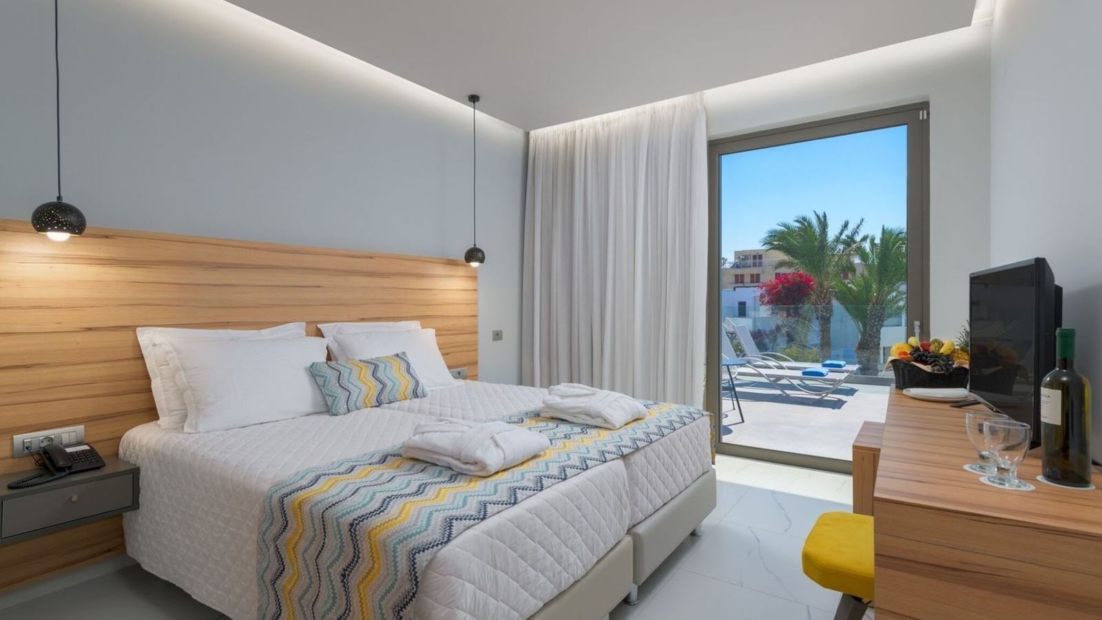 rooms-family-superior-side-sea-view-or-garden-view