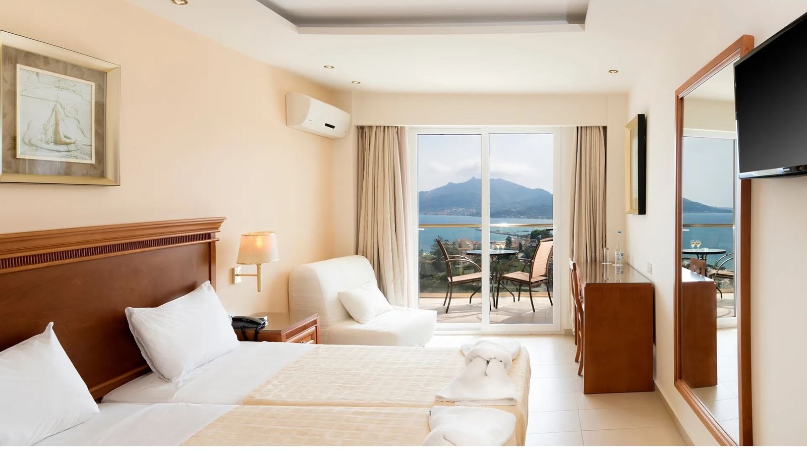 rooms-friends--family-suite-sea-view
