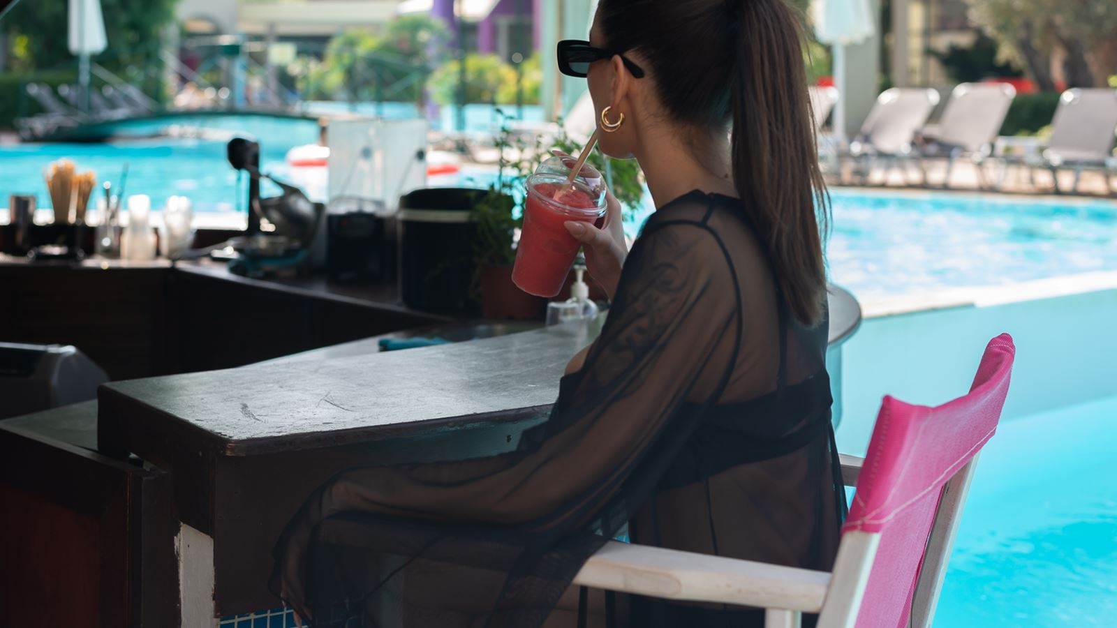 bars-aquarius-swimup-pool-bar