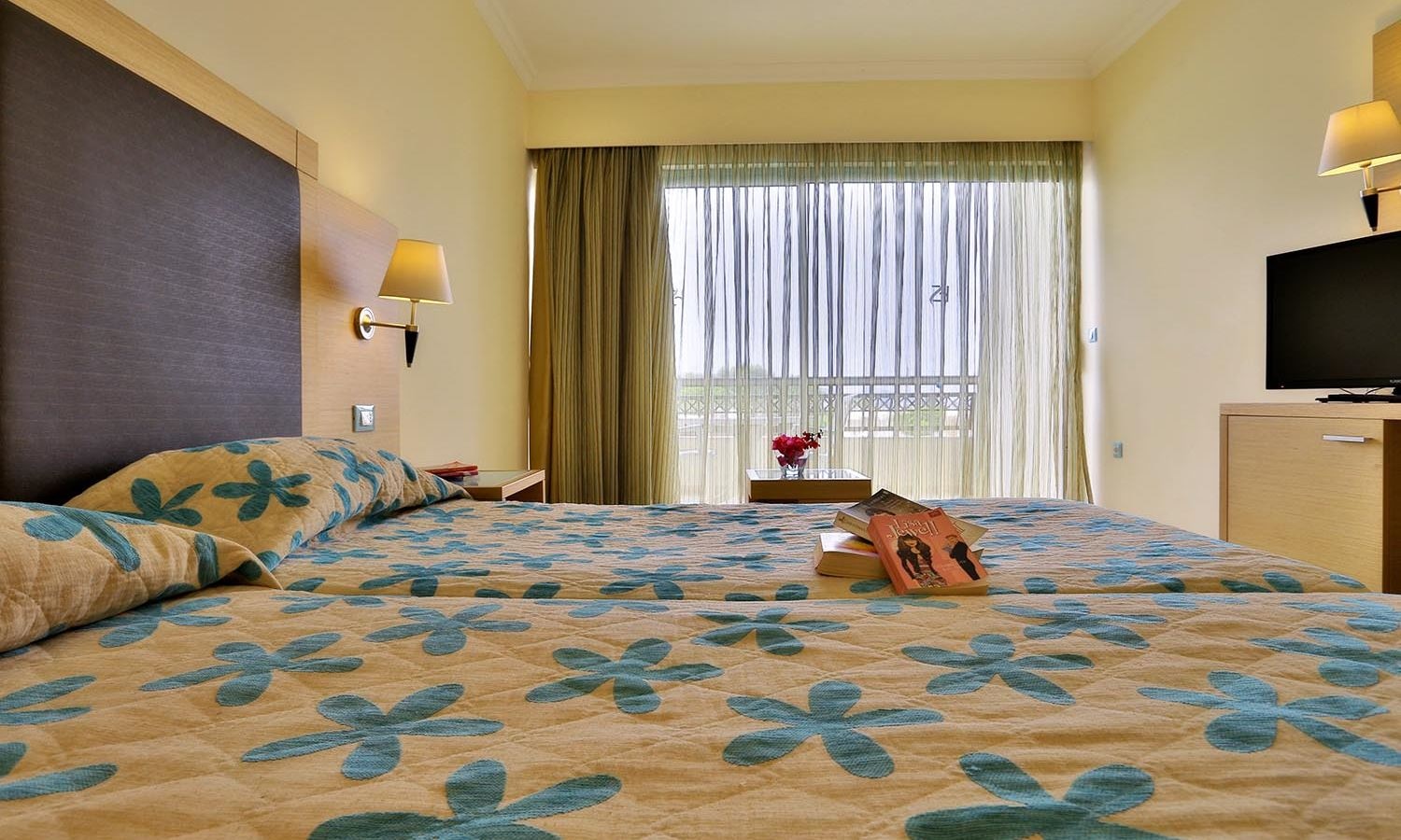 rooms-double-room-garden-view--pool-view