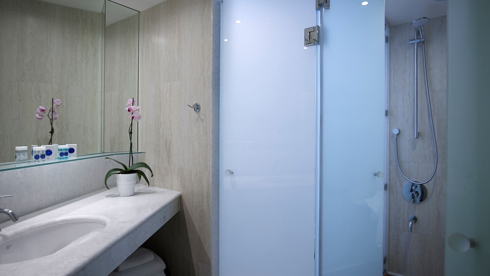 rooms-family--suite-2-separate-rooms