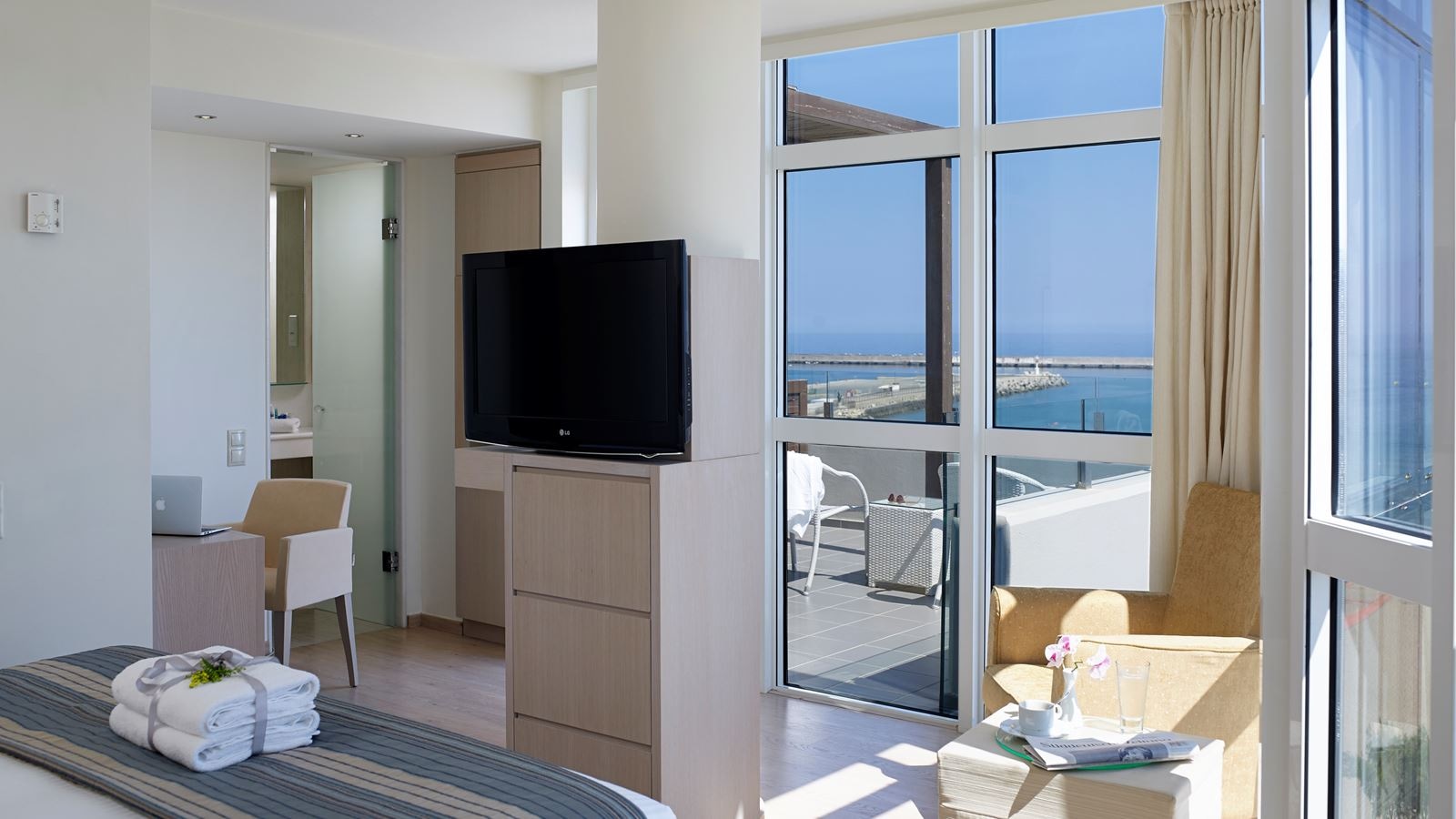 rooms-deluxe-suite--sea-view