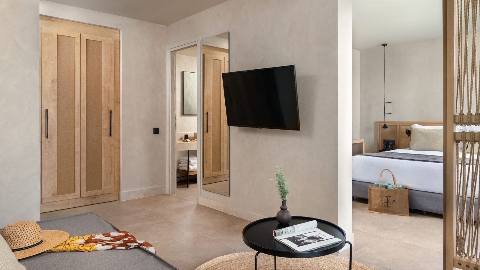 rooms-helea-suite-swim-up