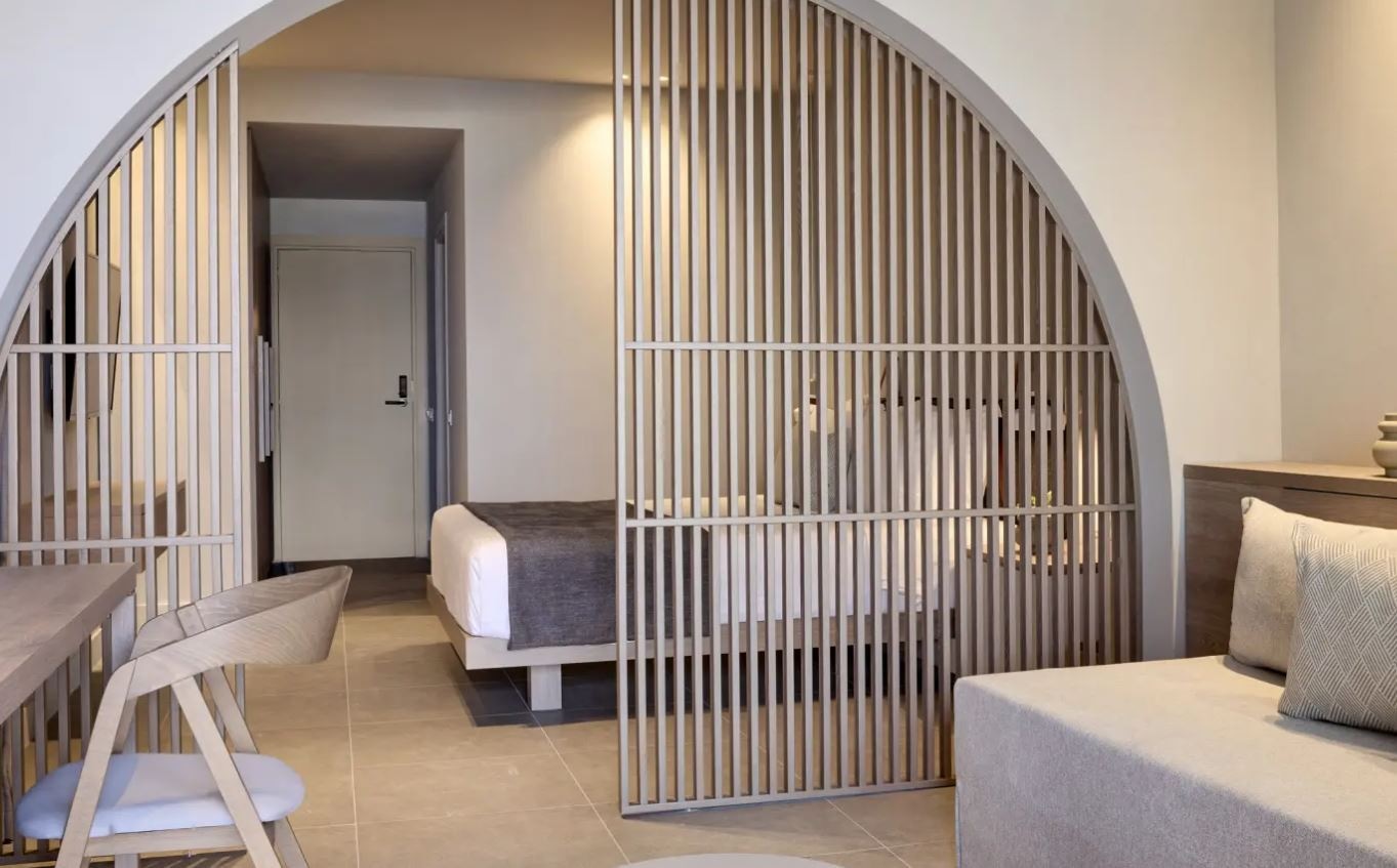rooms-open-plan-suite-shared-pool-and-sauna