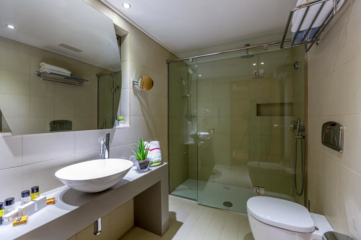 rooms-bungalow-pool-view-with-balcony