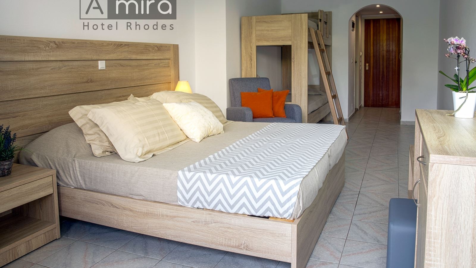 rooms-superior-large-balcony-bunk-bed