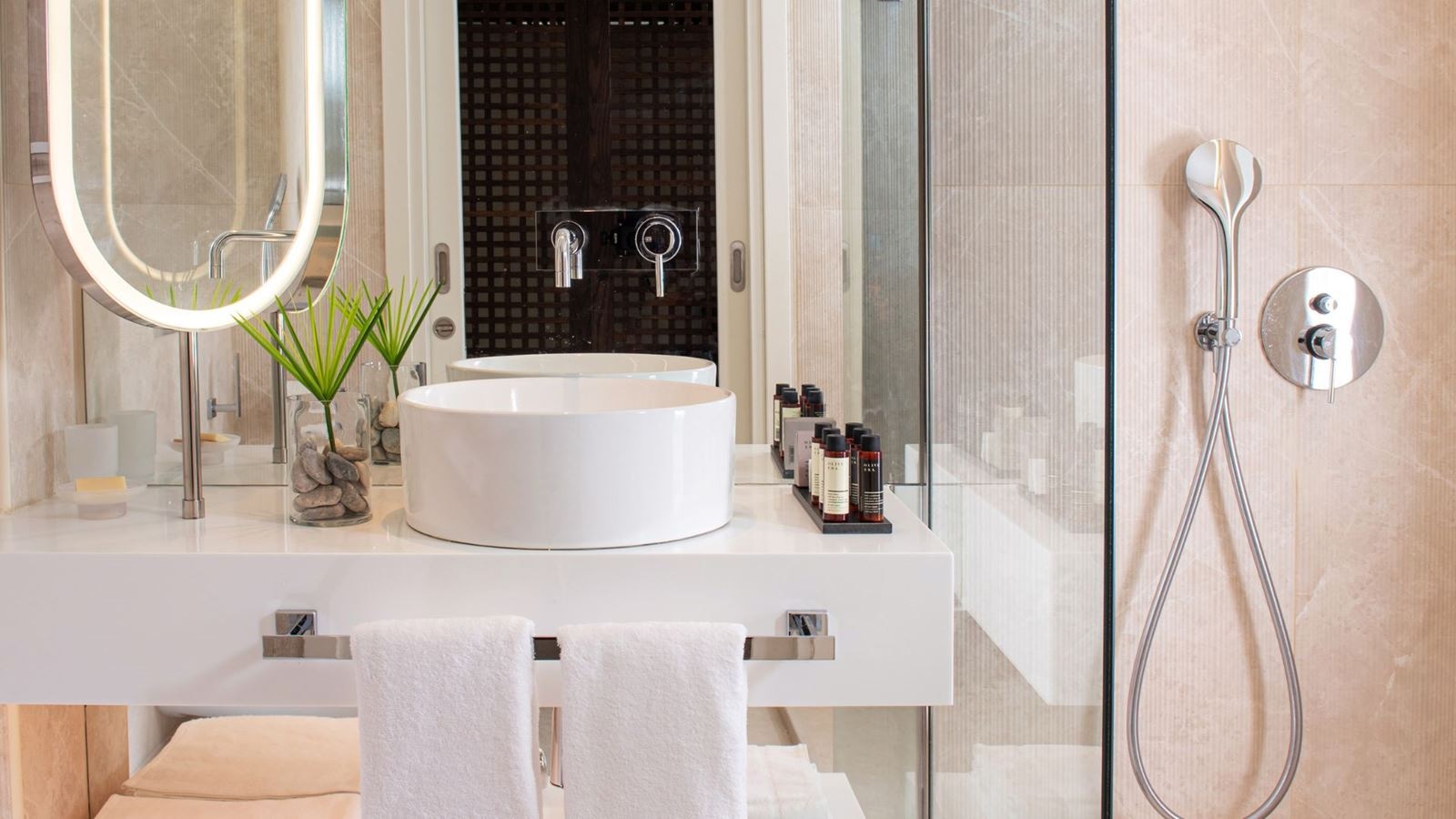 rooms-superior-double-sea-view-sea-front