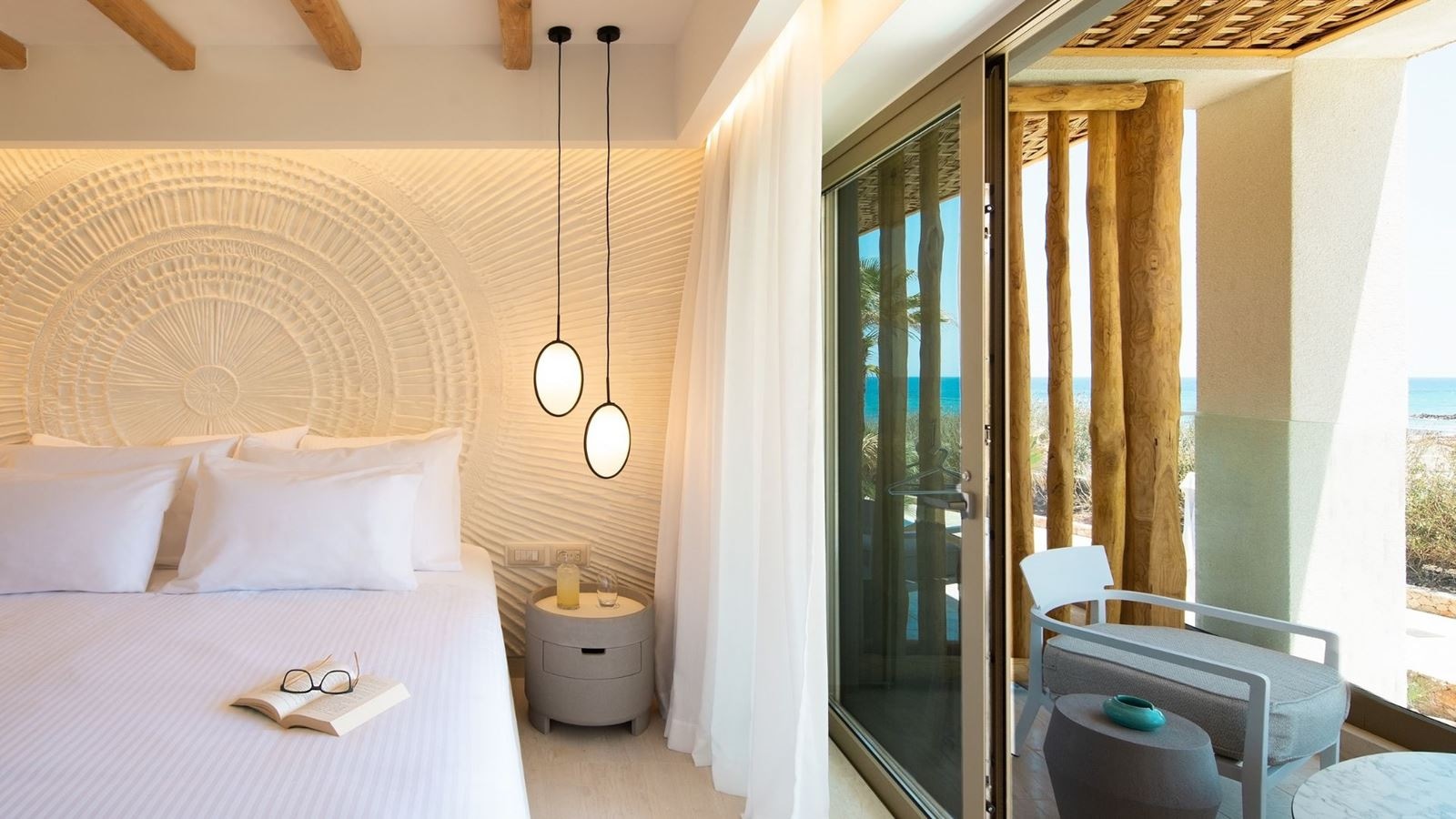 rooms-family-two-bedroom-suite-swim-up-sharing-pool