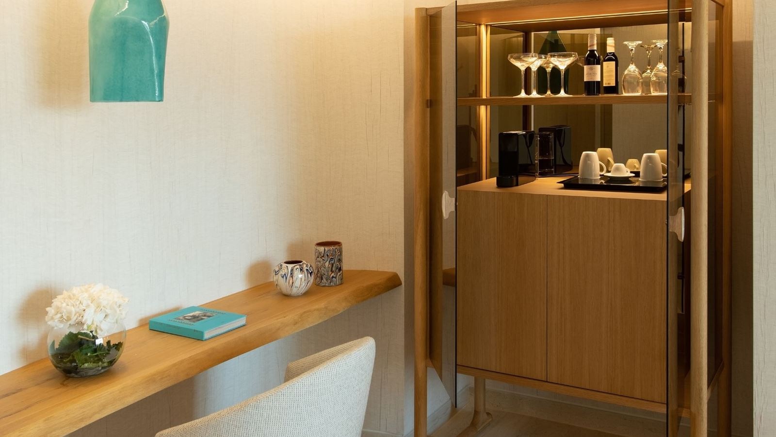 rooms-suite-swim-up-private-pool