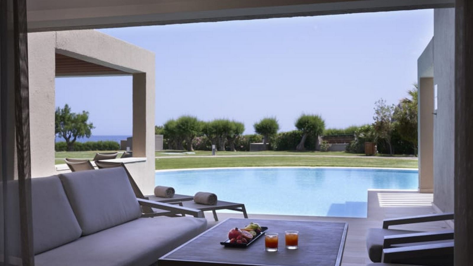rooms-two-bedroom-suite-swim-up-limited-sea-view