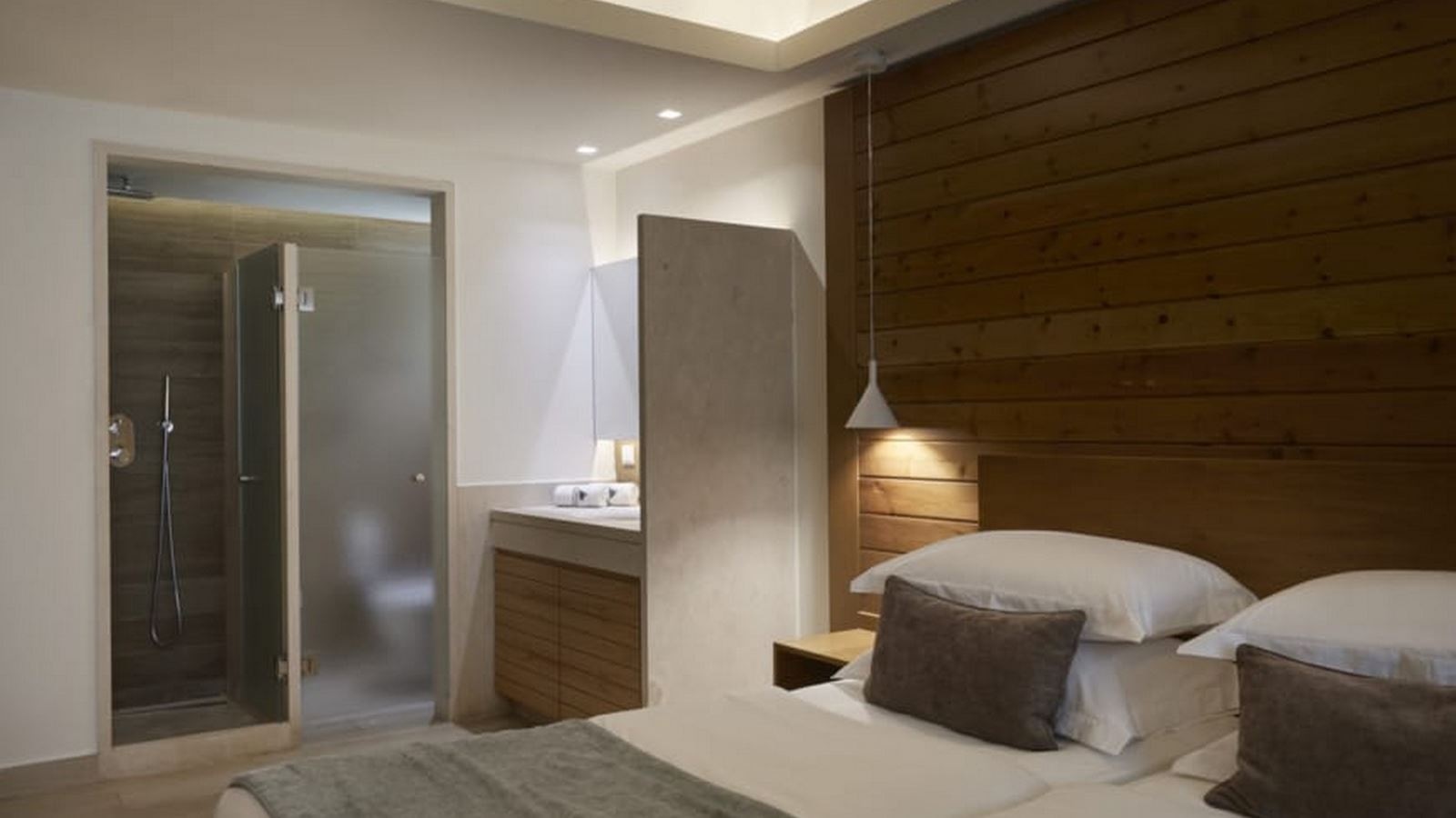 rooms-two-bedroom-suite-swim-up-limited-sea-view