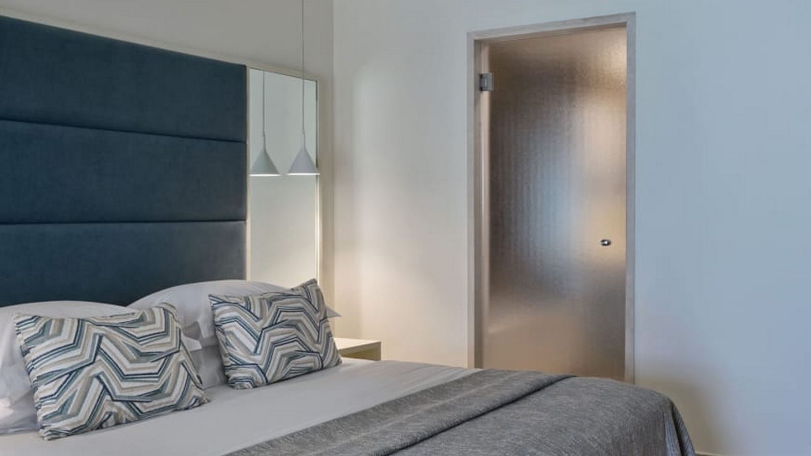 rooms-premium-double-swimup-room-inland-view