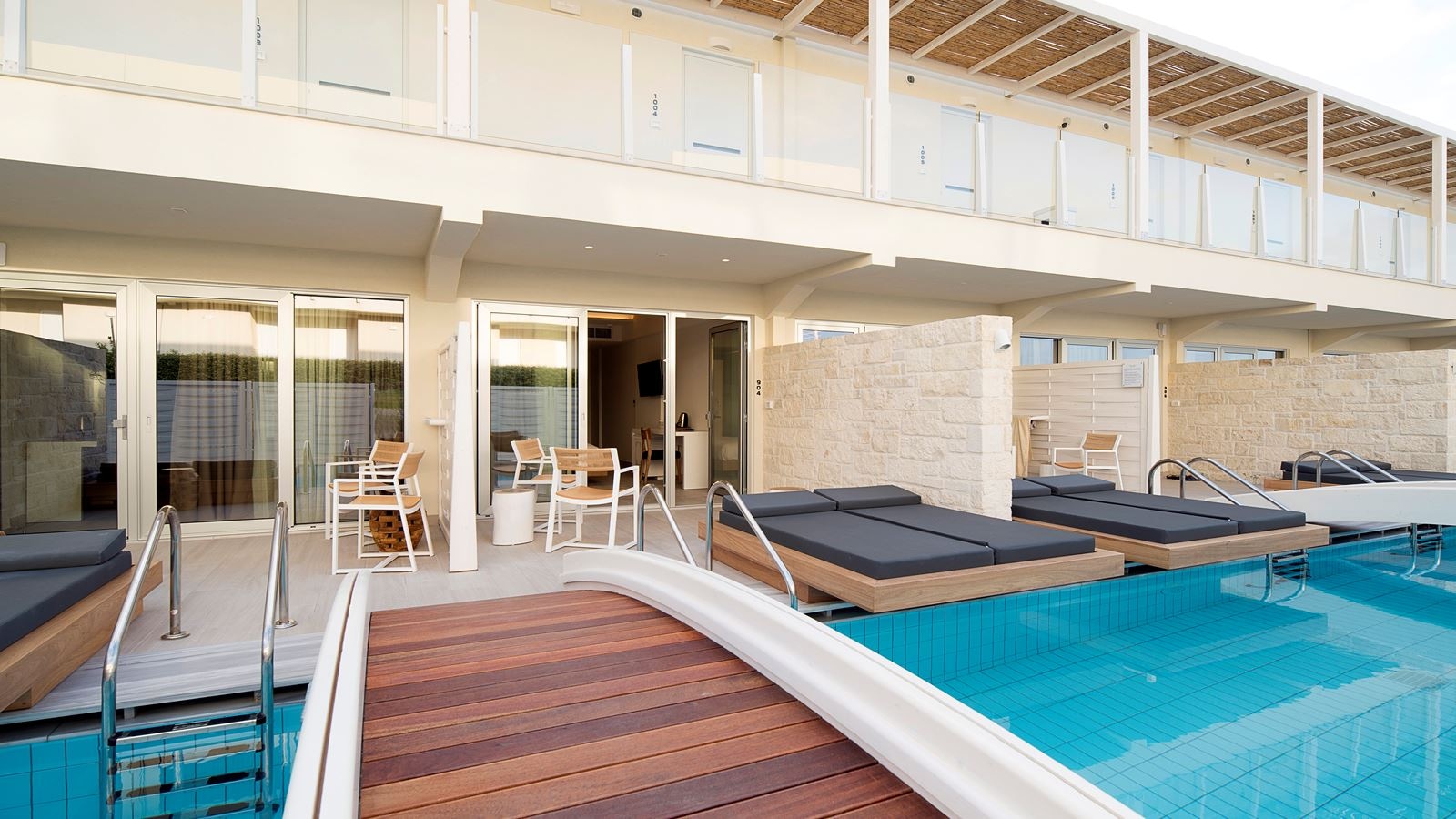 rooms-classic-room-swim-up