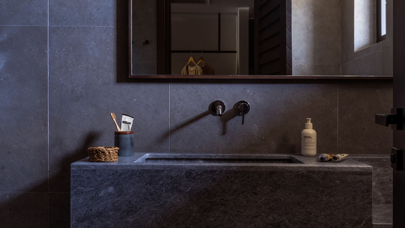 rooms-suite-balcony-or-terrace