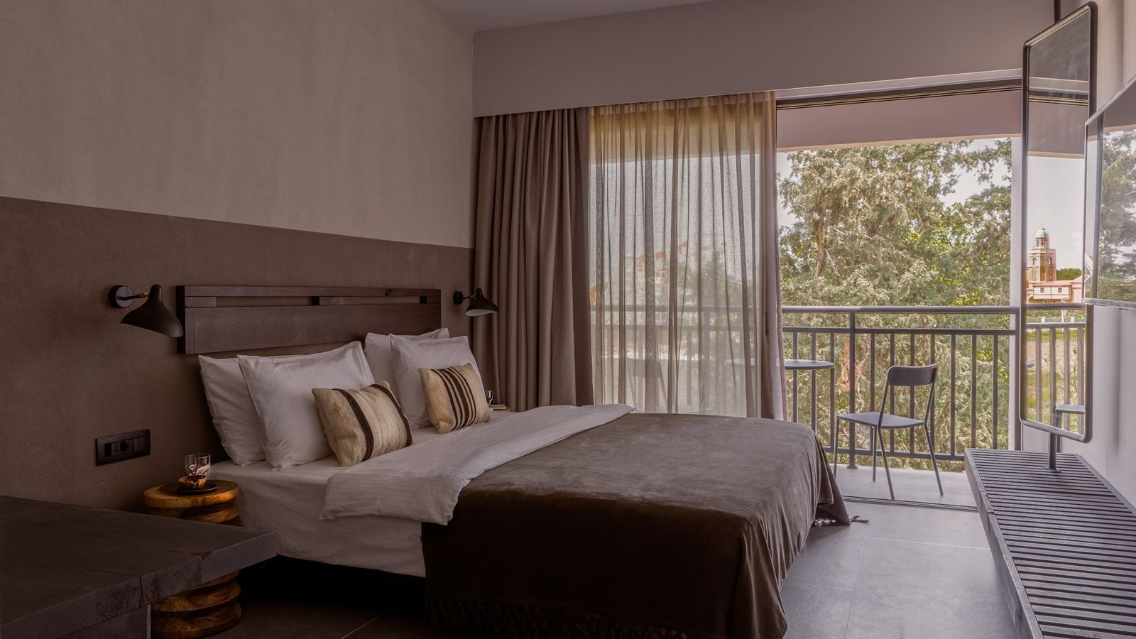 rooms-single-room-land-view-balcony-or-terrace