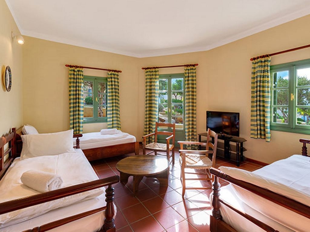 rooms-family-hotelbungalow-suites-gardenmountain-view