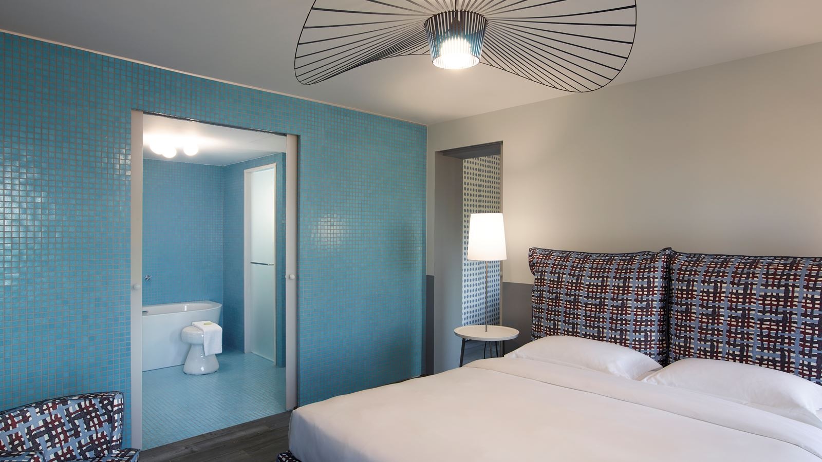 rooms-luxury-1-bedroom-suite-sea-view