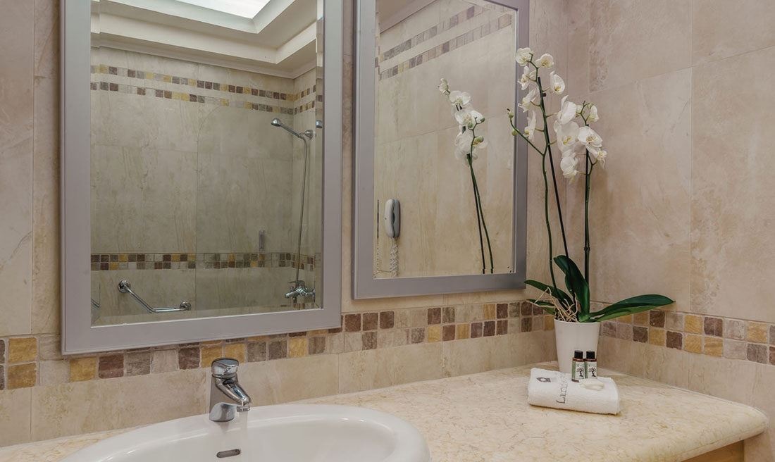 rooms-suite-private-pool-jacuzzi-gv