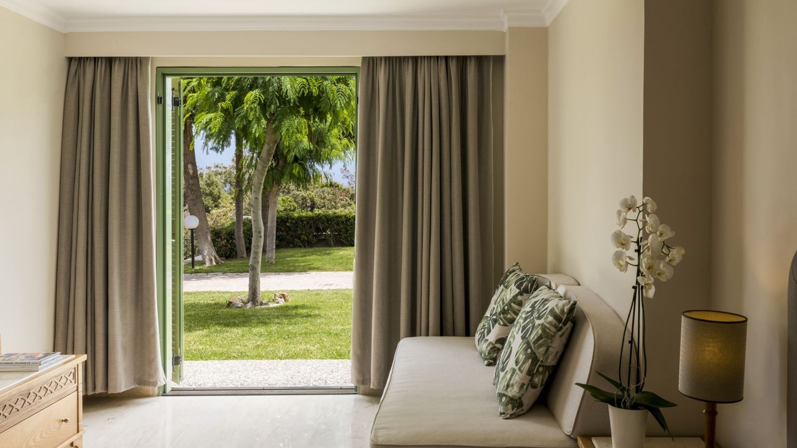 rooms-single-garden-view