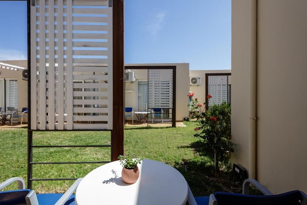 rooms-double-room-balcony-or-terrace