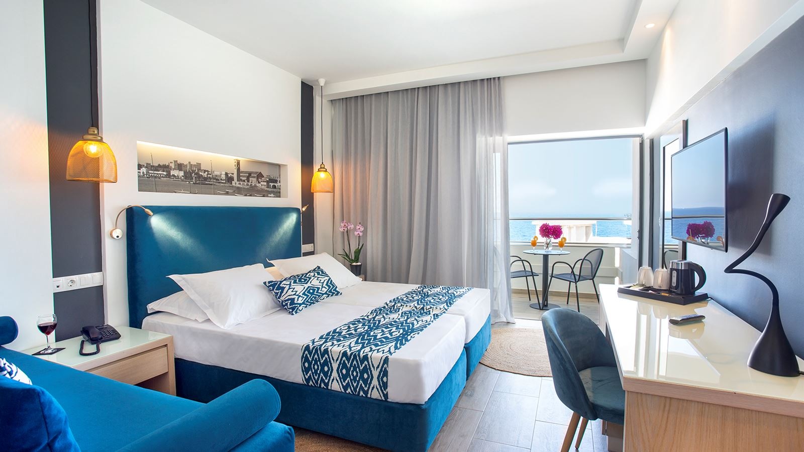 rooms-superior-room-city-view-balcony