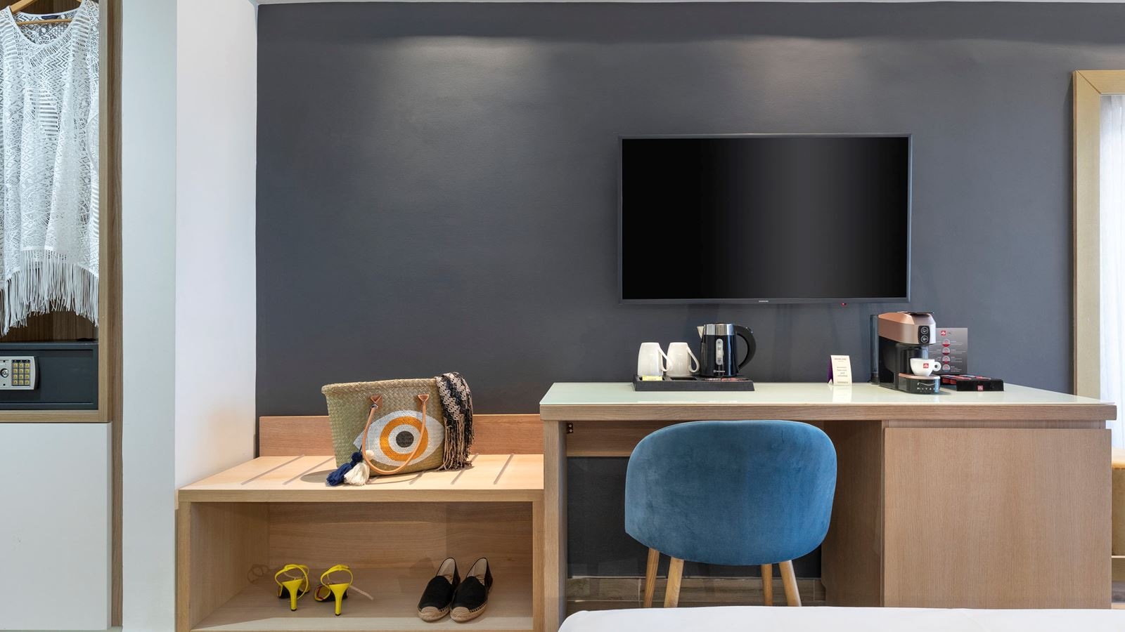 rooms-privilege-room-sea-view-balcony