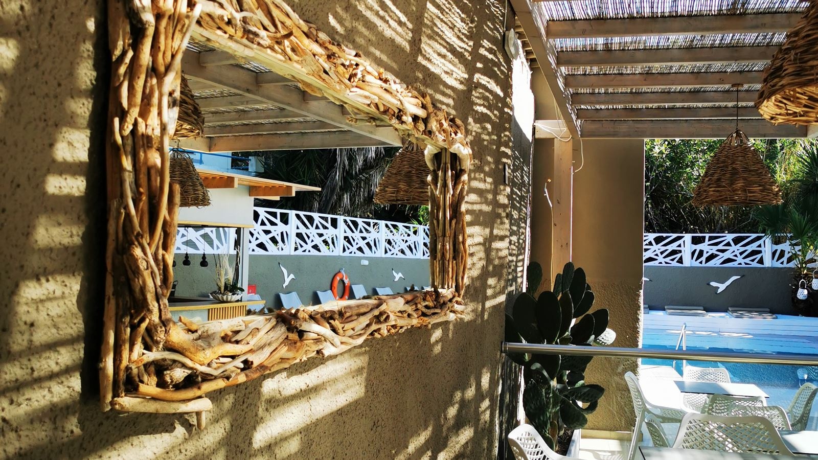 restaurants-pool-snack-bar