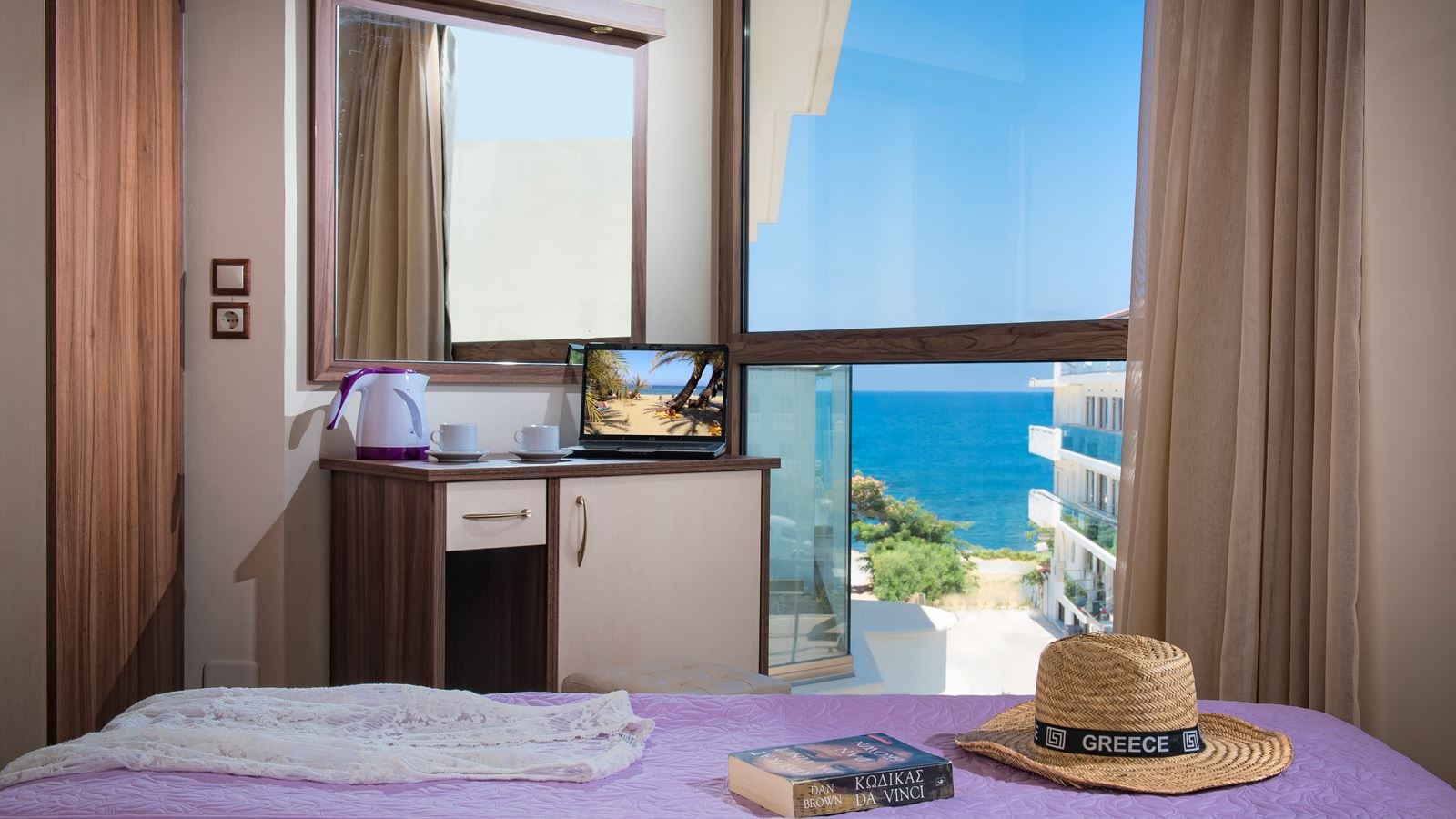 rooms-room-classic-bcd-building-with-sideseaview