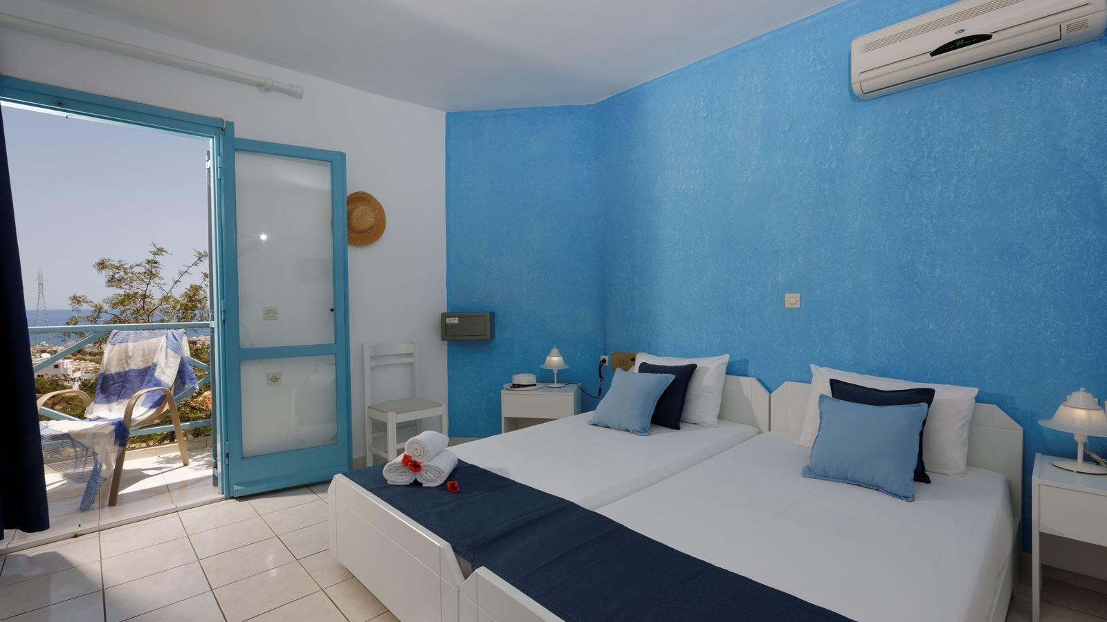 rooms-prenium-apartment-balcony-or-terrace