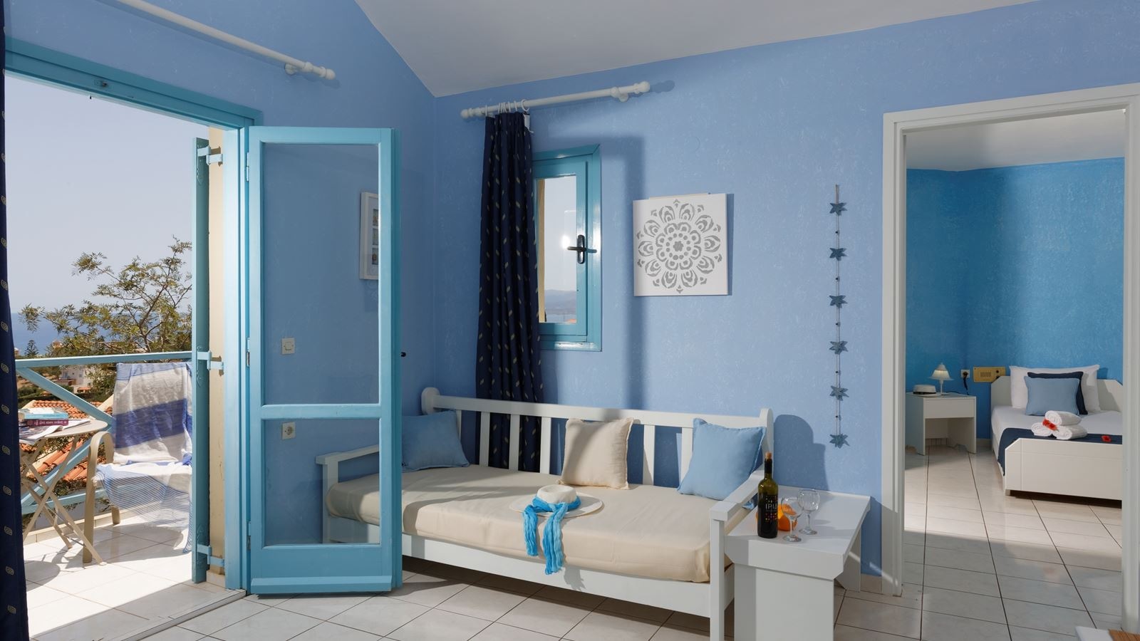 rooms-prenium-apartment-balcony-or-terrace