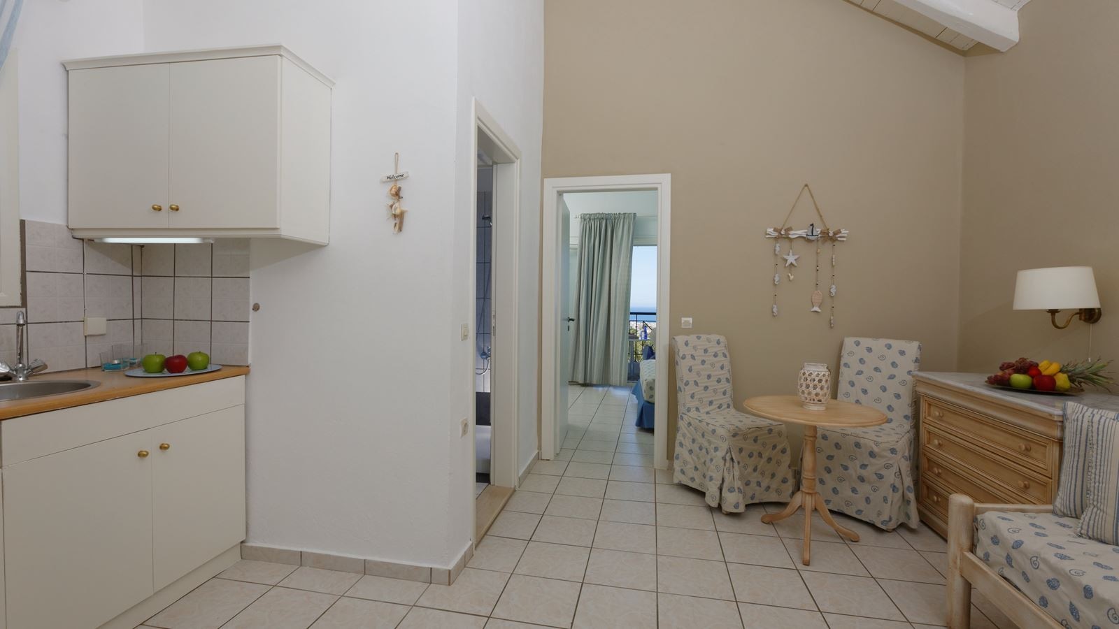 rooms-deluxe-apartment-balcony-or-terrace