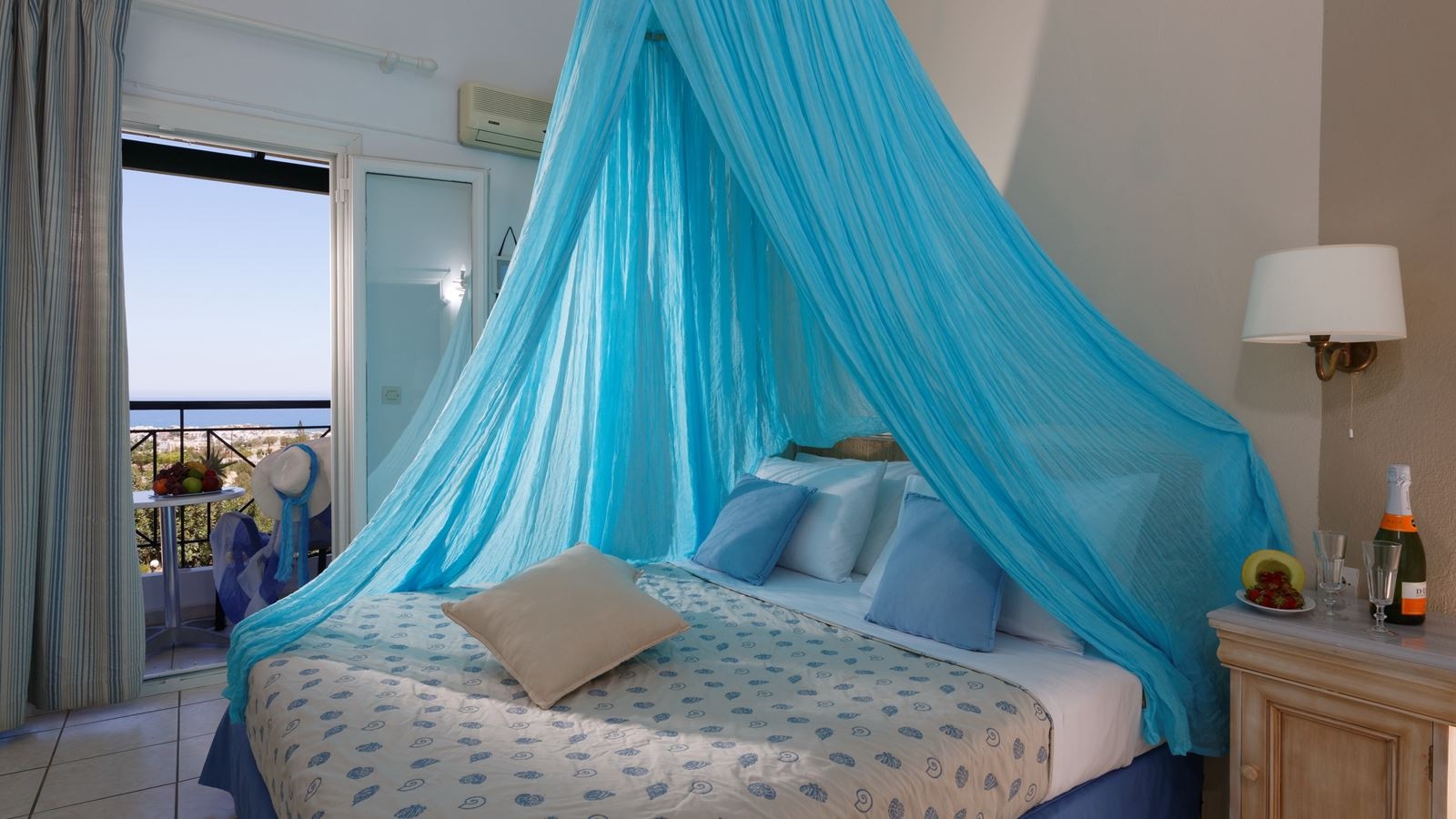 rooms-deluxe-apartment-balcony-or-terrace