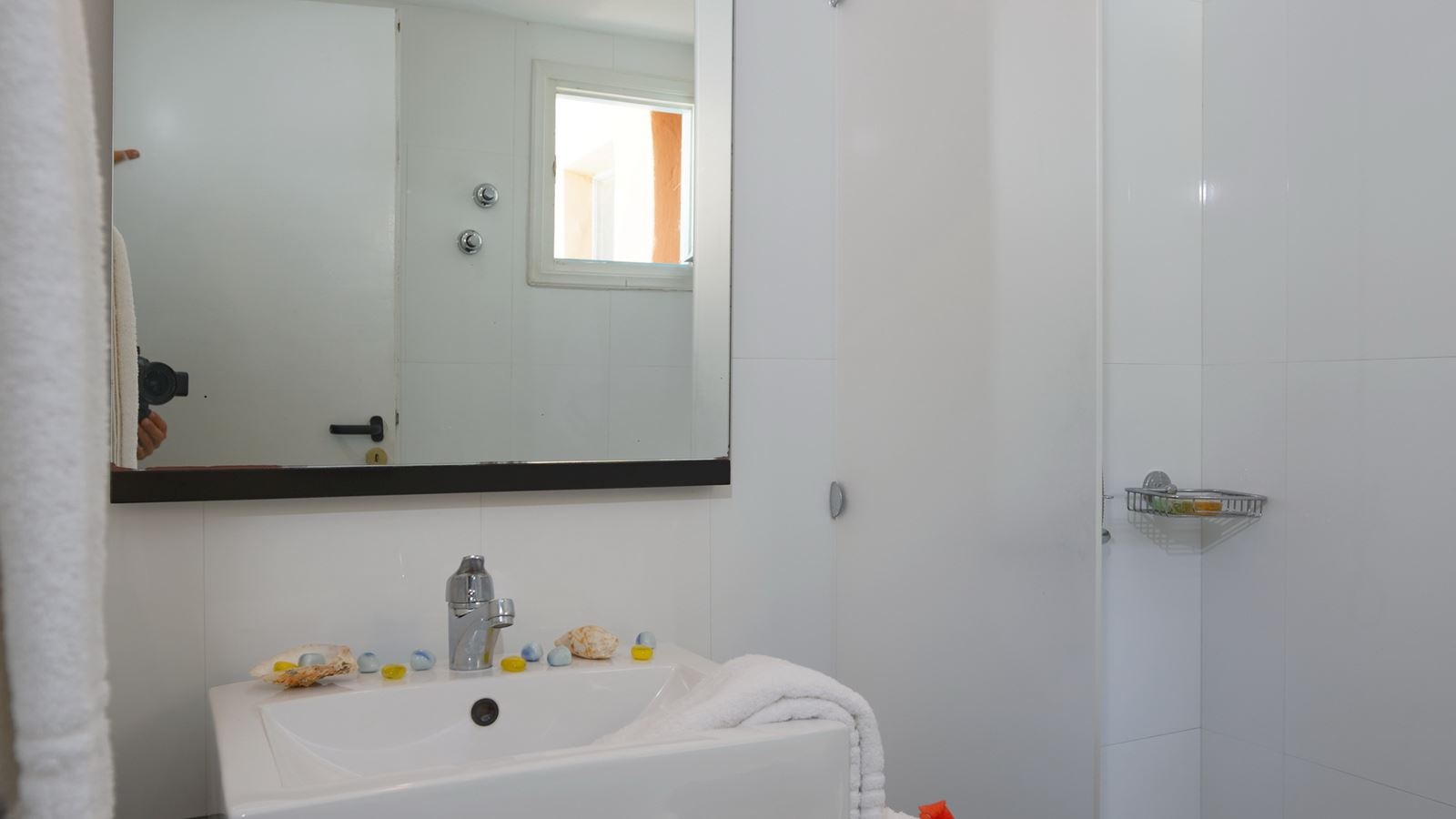 rooms-deluxe-apartment-balcony-or-terrace