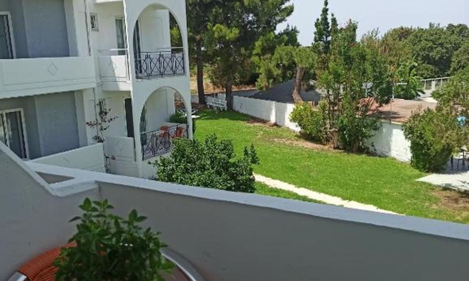 rooms-triple-room-balcony-or-terrace