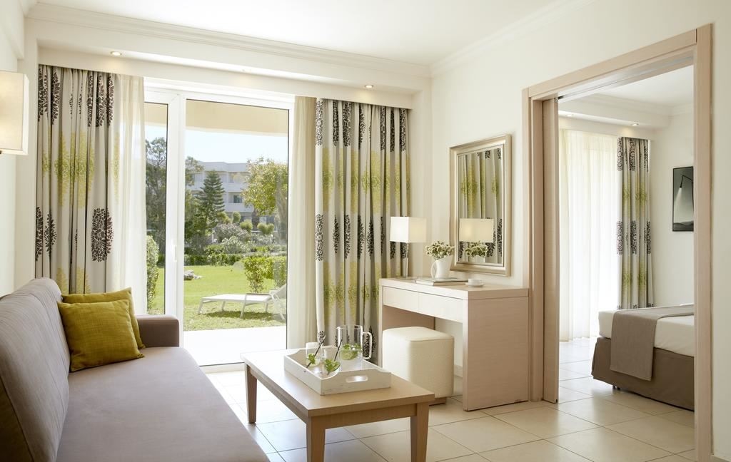 rooms-family-suite-garden-view-or-pool-view-annex