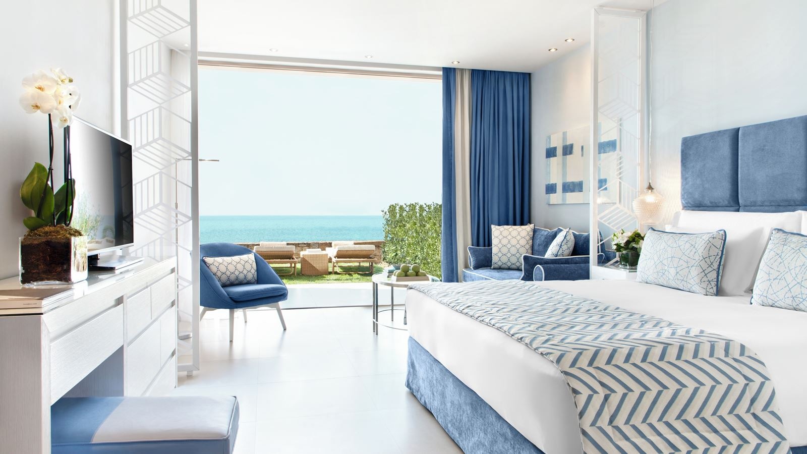 rooms-junior-suite-private-garden-sea-view