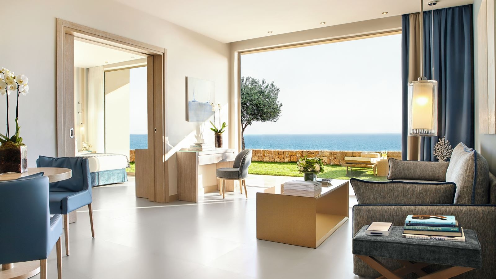 rooms-deluxe-two-bedroom-family-suite-private-garden-sea-view