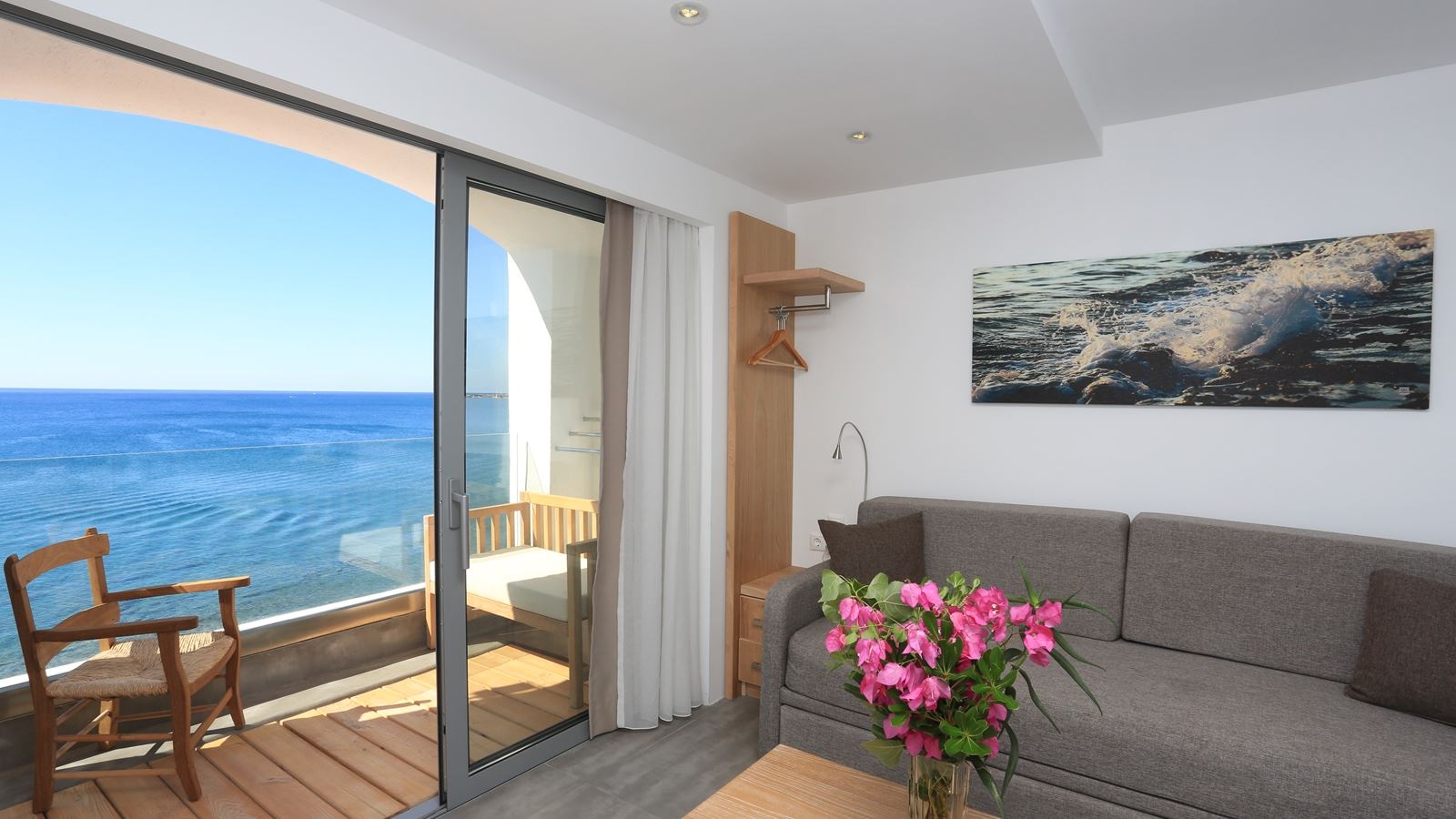 rooms-junior-suite-sliding-door-mvsv