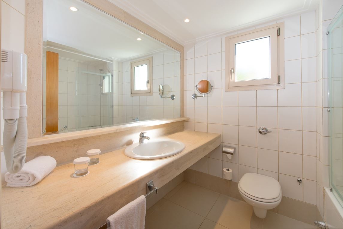 rooms-junior-suite-front-sea-view