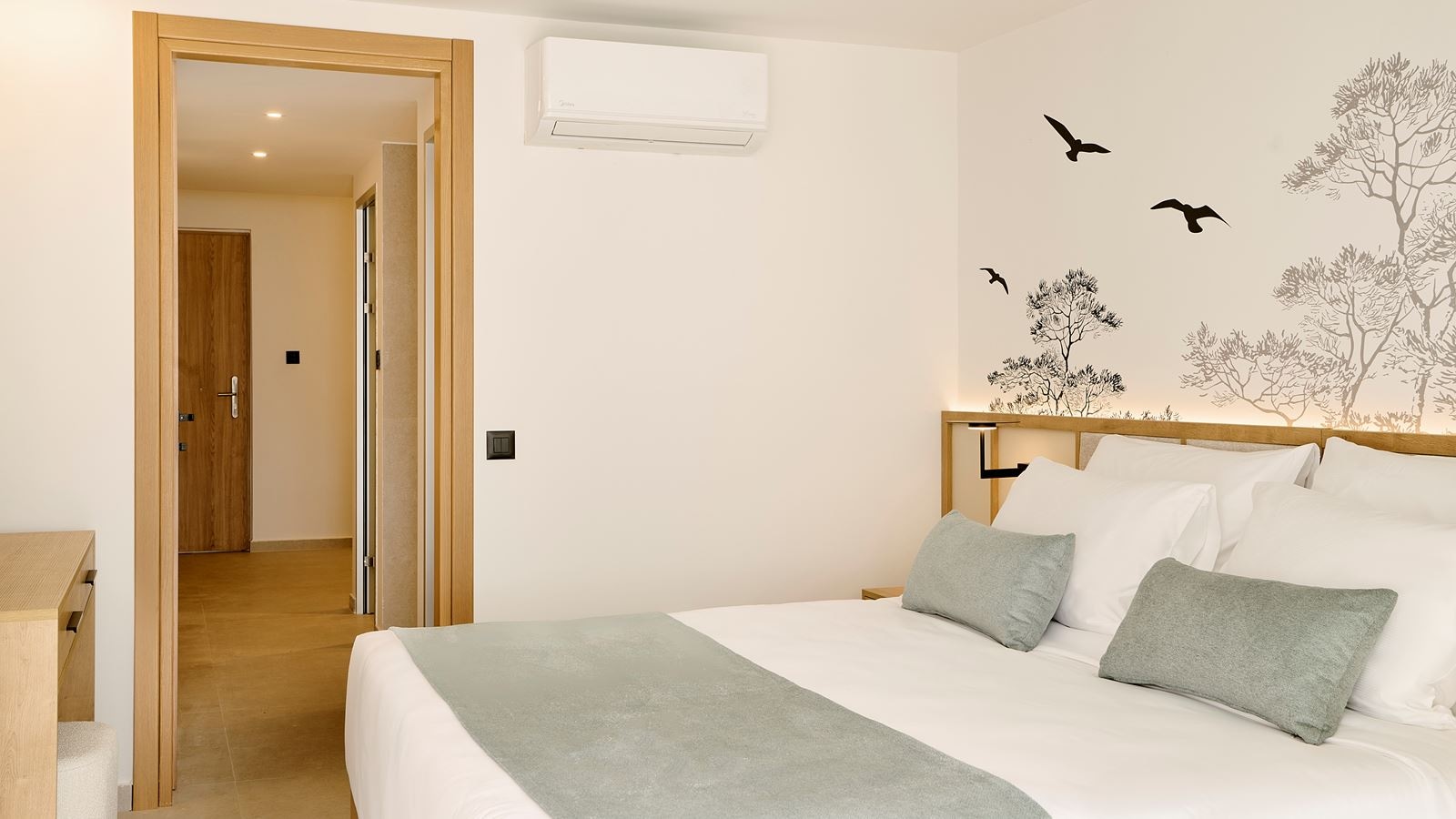 rooms-bungalow-family-garden-view