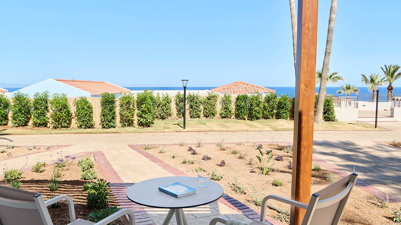 rooms-bungalow-family-garden-view