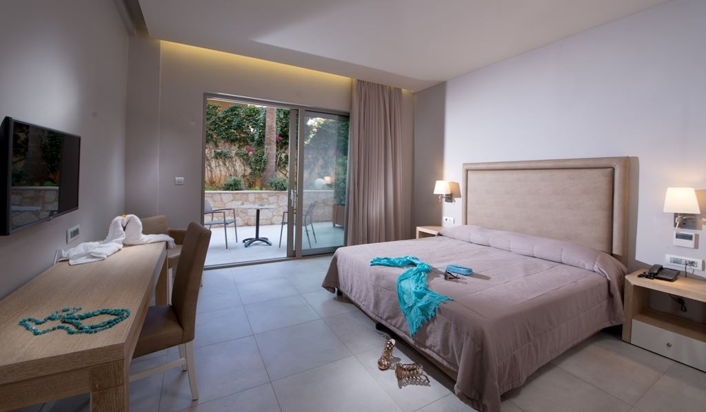 rooms-double-room-balcony-or-terrace